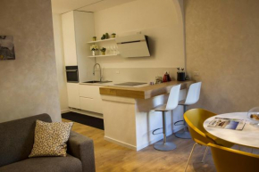 Lella's Home, Como